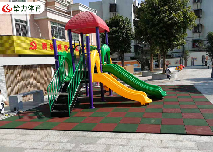 兒童滑梯