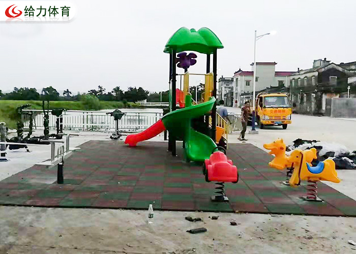 兒童滑梯